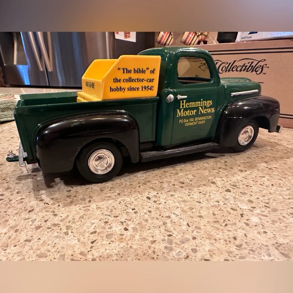 Hemmings Motor News Trucks~ Bank 1:25  And Model A Panel Delivery 1:43 Bundle - Picture 14 of 16